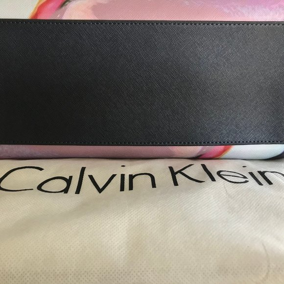 *SOLD* Calvin Klein Handbag, Blue/Multicolor - Picture 3 of 7